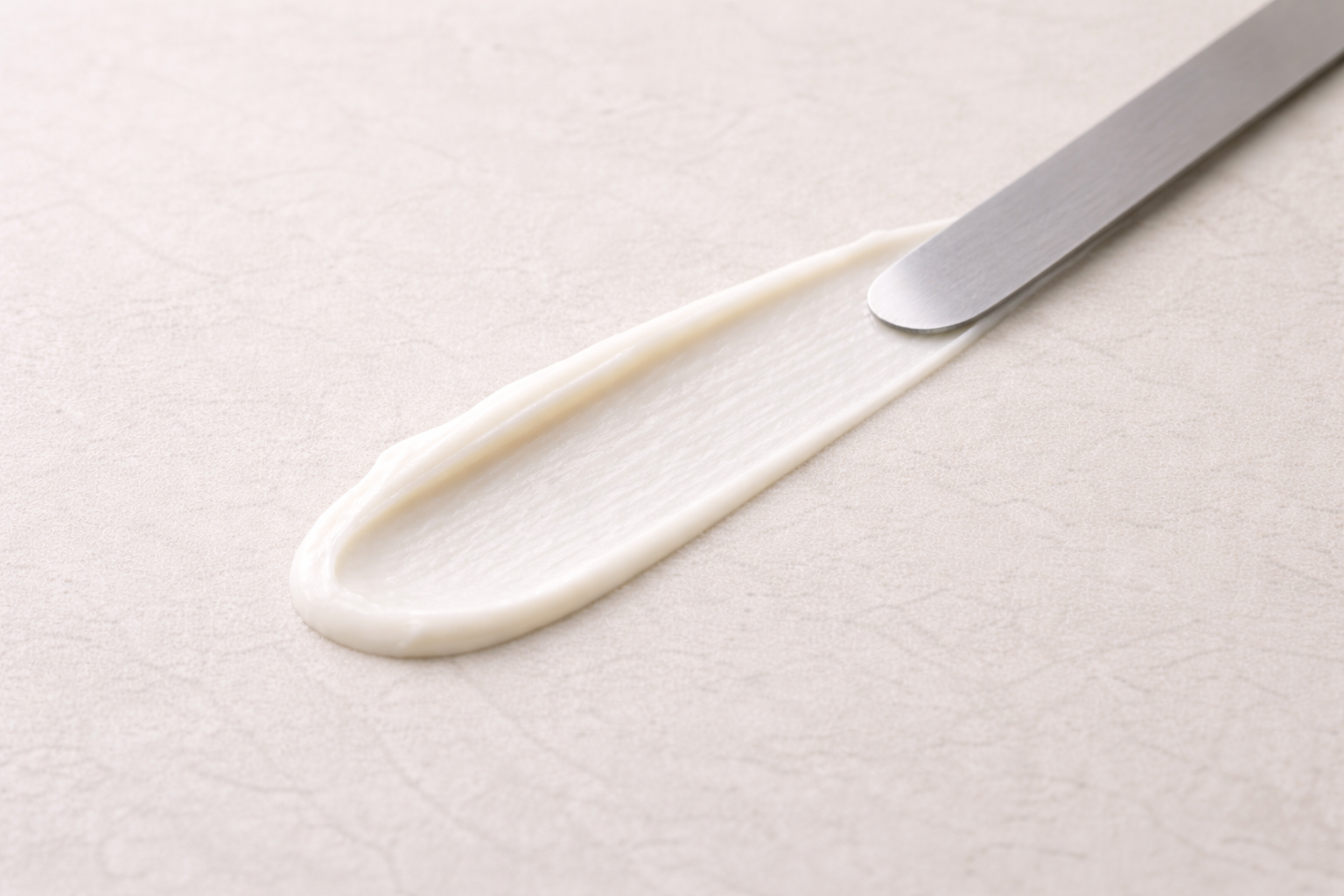 Tranexamic acid cream texture image